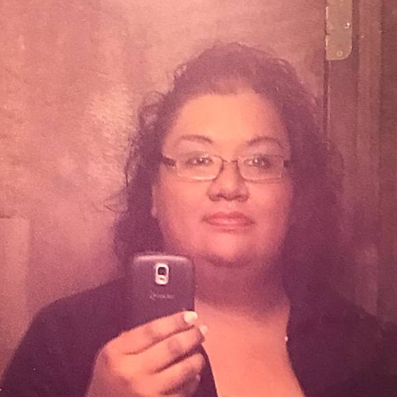 Meet your Posher, Cynthia - Picture 1 of 1